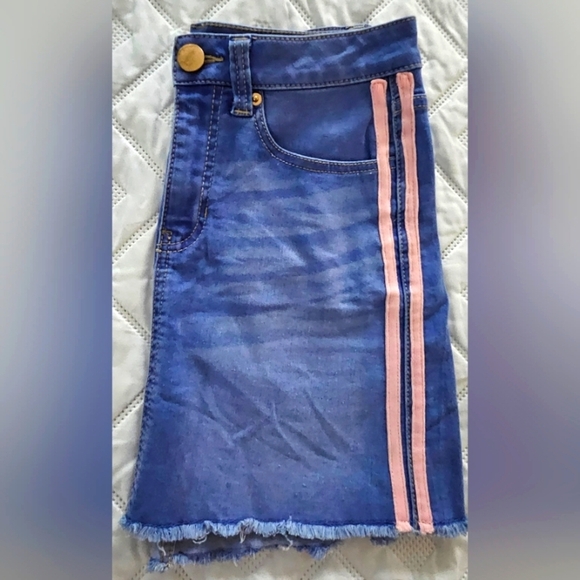 🌟Pink Stripe Denim Skirt 🌟 - Picture 3 of 6